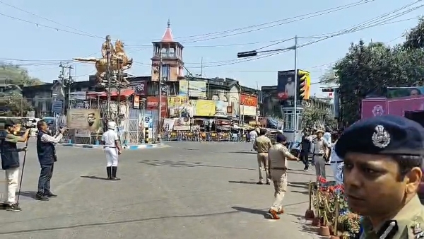 পুলিশ মোতায়েন পুলিশ মোতায়েন