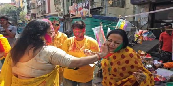 বসন্তের রঙে রঙিন বেহালা, উৎসবে সামিল রত্না চট্টোপাধ্যায়