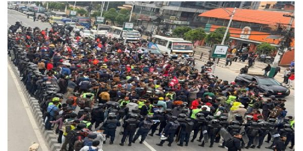 নেপালে ওলি-র গ্রেফতারের প্রতিবাদে টানা তৃতীয় দিন বিক্ষোভ