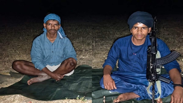 আত্মসমর্পণ দুই মাওবাদীর