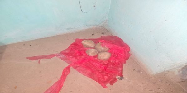 কাঁচরাপাড়ায় পরিত্যক্ত রেল কোয়ার্টার থেকে উদ্ধার ছয়টি তাজা বোমা, চাঞ্চল্য এলাকায়