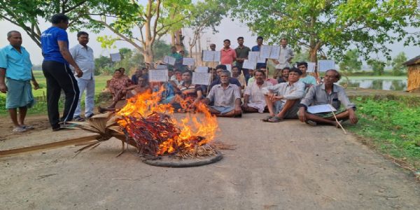 রাস্তার দাবিতে গোঘাটে ভোট বয়কটের ডাক, উত্তেজনা এলাকায়