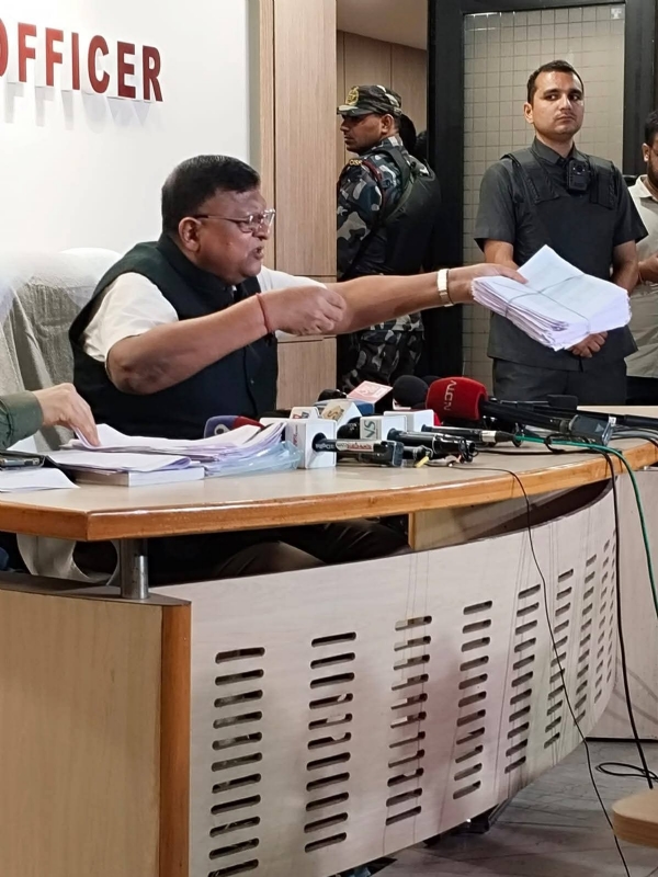 মুখ্য নির্বাচন আধিকারিক মনোজ কুমার আগরওয়ালের বক্তব্য পেশ