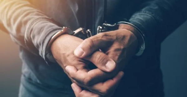 লক্ষাধিক টাকা ও আগ্নেয়াস্ত্র সহ মালদায় ধৃত ৩ জন লক্ষাধিক টাকা ও আগ্নেয়াস্ত্র সহ মালদায় ধৃত ৩ জন