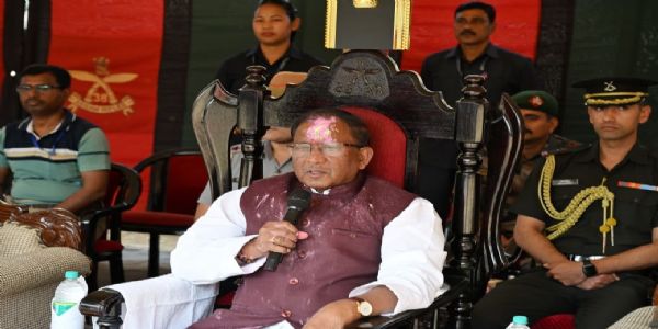 কাছাড়ে আসাম রাইফেলস-এর আধিকারিক-জওয়ানদের সঙ্গে হোলি উদযাপন রাজ্যপালের