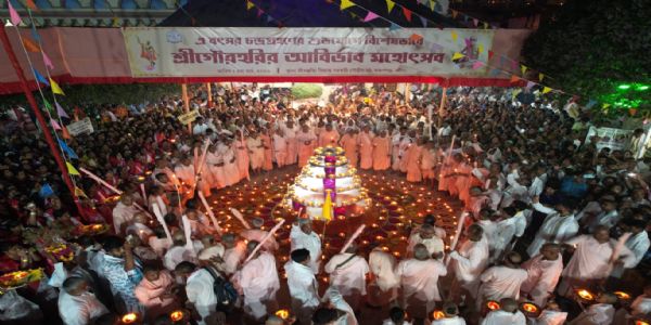 শ্রীচৈতন্যের ৫৪০-তম আবির্ভাব দিবসে প্রদীপ নিয়ে পদযাত্রা ৫৪০ জন শিশুর