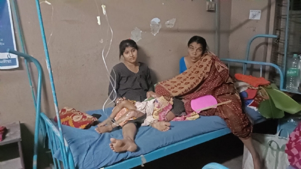 গরম খিচুড়ি উল্টে বিপত্তি