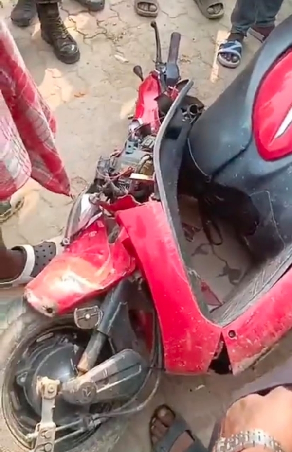 দুর্ঘটনাগ্রস্ত স্কুটি