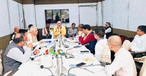 কলকাতায় কেন্দ্রীয় বস্ত্রমন্ত্রীর পর্যালোচনা বৈঠক, জোর দিলেন পণ্য বৈচিত্র্য ও মূল্য সংযোজনের ওপর