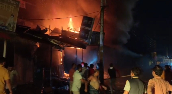 তেলিয়ামুড়ায় ফল বাজারে আগুন