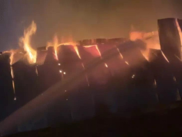 জয়পুরে ফার্নিচার গুদামে ভয়াবহ অগ্নিকাণ্ড, ২০টি দমকলের চেষ্টায় নিয়ন্ত্রণে আগুন