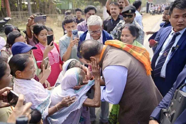 প্ৰবীণদের অকুণ্ঠ আশীর্বাদ মুখ্যমন্ত্রীকে (চিত্ৰ ২)