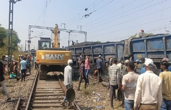 কাটনিতে কয়লাবোঝাই পণ্যবাহী ট্রেনের ৫ টি বগি লাইনচ্যুত, ব্যাহত রেল চলাচল