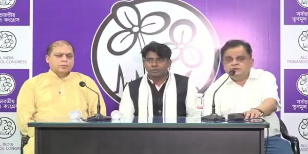 সব জল্পনার অবসান, তৃণমূল ভবনে ব্রাত্য বসুর হাত ধরে তৃণমূলে যোগ দিলেন ‘গরিবের বন্ধু’ মতিবুর রহমান