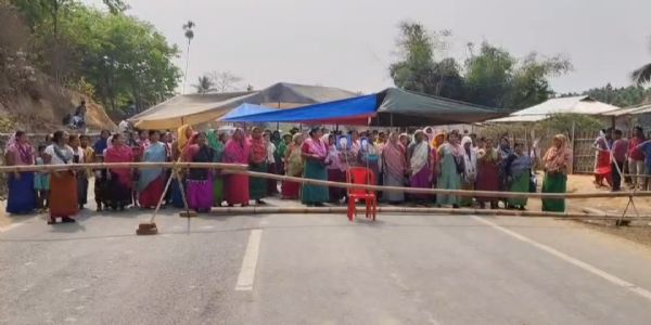 নিখোঁজ কৃষককে উদ্ধারের দাবিতে কৈলাসহরে জাতীয় সড়ক অবরোধ