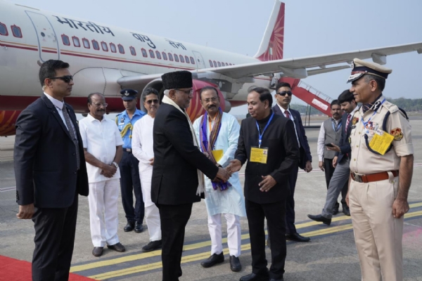 আগরতলায় পৌঁছলেন উপরাষ্ট্রপতি