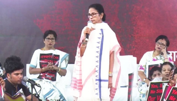 ধর্মতলায় মমতার ধর্নার দ্বিতীয় দিন, এসআইআর-এর প্রতিবাদে অবস্থানে তৃণমূল নেত্রী
