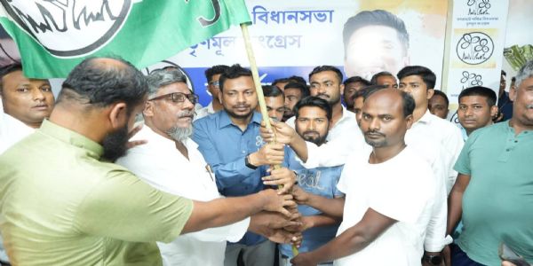 মগরাহাট পশ্চিমে বিরোধীদের বড়সড় ভাঙন, তৃণমূলের প্রার্থী সামিম আহমেদের হাত ধরে ঘাসফুল শিবিরে শতাধিক