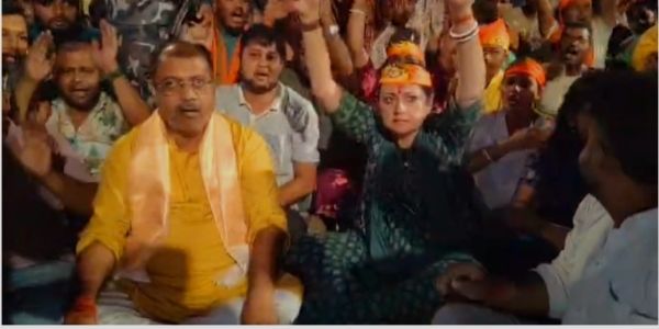 আসানসোলের কালী পাহাড়ি শিব মন্দিরে প্রতিমা ভাঙচুর, দোষীদের গ্রেফতারের দাবিতে রাতভর থানা ঘেরাও বিজেপির