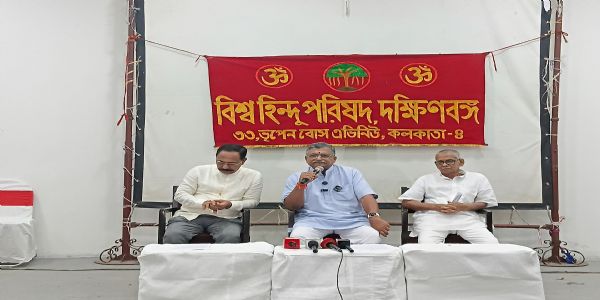 বাংলায় উদ্বেগজনক পরিস্থিতি, হিন্দুদের ভোট দেওয়ার আহ্বান মিলিন্দ পারান্ডের