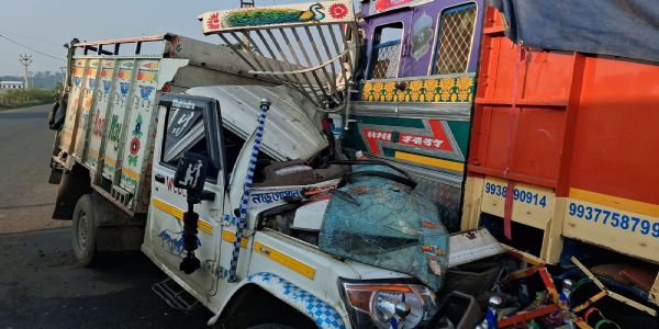 গোঘাটে ভয়াবহ পথ দুর্ঘটনা, গুরুতর জখম ২