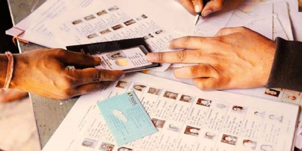 ‘দিস্তা দিস্তা ফর্ম ৬ জমার’ অভিযোগ ‘উপযুক্ত স্থানে’ জানাতে বললেন প্রধান বিচারপতি