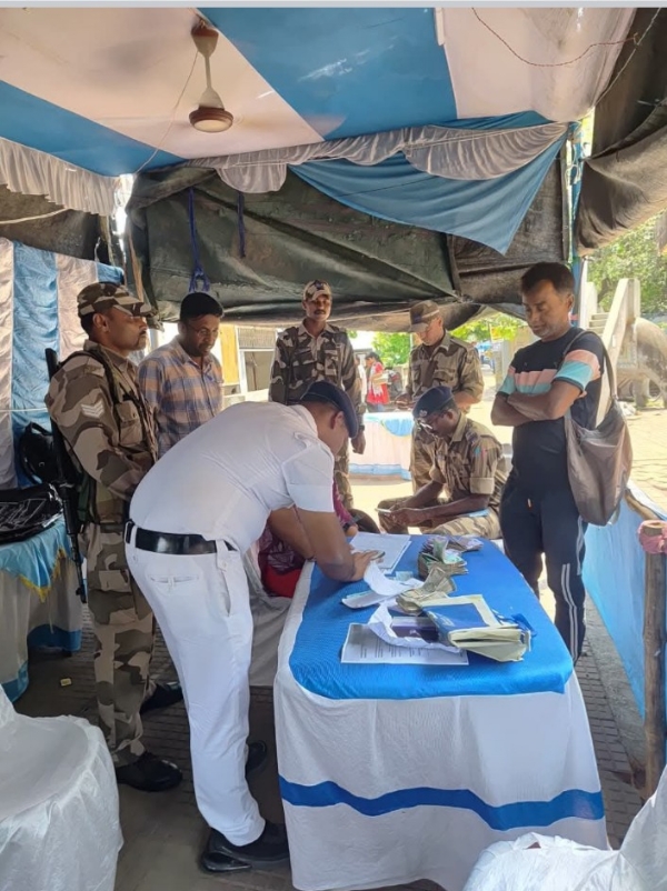 নগদ টাকা উদ্ধার পুলিশের নাকাতে