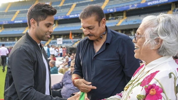 ওয়াংখেড়ে স্টেডিয়ামে রবি শাস্ত্রীর সম্মানে স্ট্যান্ড উন্মোচন করা হল ওয়াংখেড়ে স্টেডিয়ামে রবি শাস্ত্রীর সম্মানে স্ট্যান্ড উন্মোচন করা হল