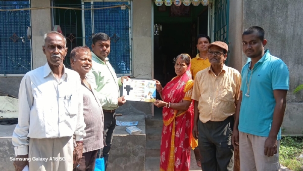 হলদিয়াতে বাড়ি বাড়ি নির্বাচনী প্রচার চলছে