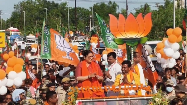 স্মৃতি ইরানি স্মৃতি ইরানি