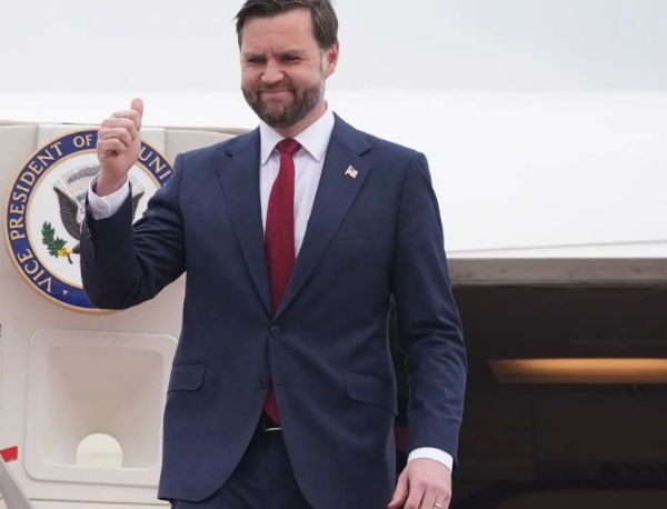 পাকিস্তানে পৌঁছল আমেরিকার প্রতিনিধিদল, নেতৃত্বে জেডি ভ্যান্স