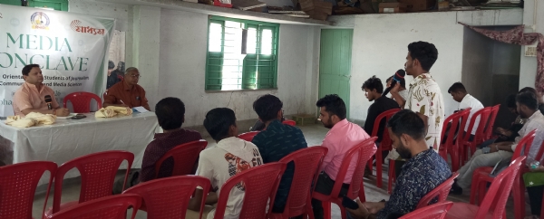 বঙ্গ বিদ্যার্থী-র কর্মশালায় হাতেকলমে সাংবাদিকতার পাঠ পড়ুয়াদের বঙ্গ বিদ্যার্থী-র কর্মশালায় হাতেকলমে সাংবাদিকতার পাঠ পড়ুয়াদের