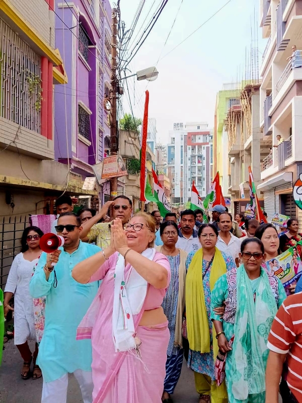 দক্ষিণ হাওড়াতে তৃণমূল কংগ্রেস প্রার্থীর প্রচার দক্ষিণ হাওড়াতে তৃণমূল কংগ্রেস প্রার্থীর প্রচার