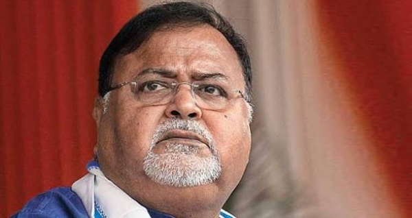 ভোটের আবহে ফের সক্রিয় ইডি, এবার পার্থের বাড়িতে পৌঁছল কেন্দ্রীয় এজেন্সি ভোটের আবহে ফের সক্রিয় ইডি, এবার পার্থের বাড়িতে পৌঁছল কেন্দ্রীয় এজেন্সি