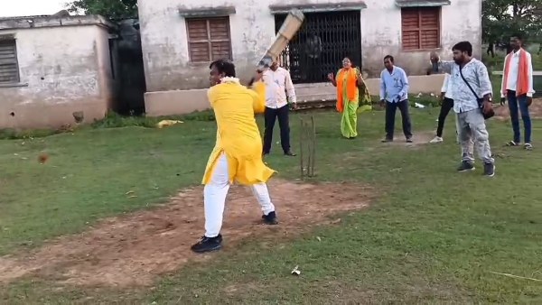 ব্যাট হাতে প্রশান্ত দীগার