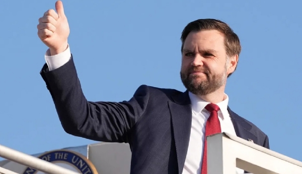 দেশে ফিরলেন ভ্যান্স