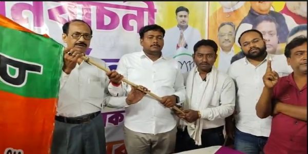 খানাকুলে ভোটের আগে তৃণমূল ছেড়ে বিজেপিতে অলোক ধাওয়া, বদলাচ্ছে রাজনৈতিক সমীকরণ