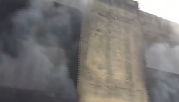 চারিদিকে শুধুই ধোঁয়া, মধ্যপ্রদেশে খাণ্ডোয়ায় সেলস ট্যাক্স অফিসে ভয়াবহ আগুন চারিদিকে শুধুই ধোঁয়া, মধ্যপ্রদেশে খাণ্ডোয়ায় সেলস ট্যাক্স অফিসে ভয়াবহ আগুন