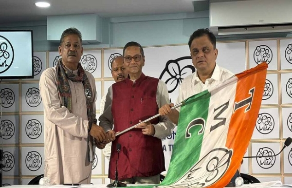 তৃণমূলে যোগ দিলেন নেতাজির পৌত্র চন্দ্র বসু, দুষলেন বিজেপিকে তৃণমূলে যোগ দিলেন নেতাজির পৌত্র চন্দ্র বসু, দুষলেন বিজেপিকে