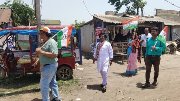 প্রচারে কংগ্রেস প্রার্থী হারাধন সাঁতরা