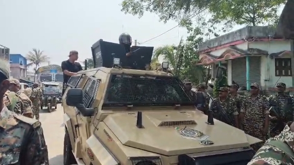 কেশপুরে কেন্দ্রীয় বাহিনী রুট মার্চ কেশপুরে কেন্দ্রীয় বাহিনী রুট মার্চ