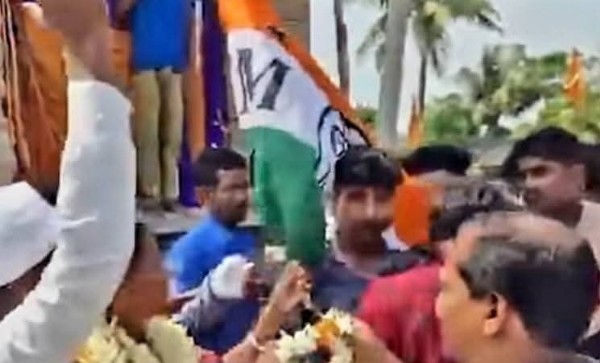 মায়াপুরে বিজেপি ছেলের তৃণমূলে যোগদান মায়াপুরে বিজেপি ছেলের তৃণমূলে যোগদান