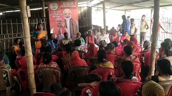 মহিলা শক্তি প্রদর্শন মহিলা শক্তি প্রদর্শন