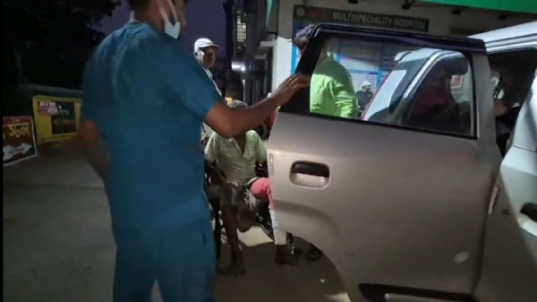 দুর্ঘটনায় আহত মিতা বাগের স্বামী গোপাল বাগ