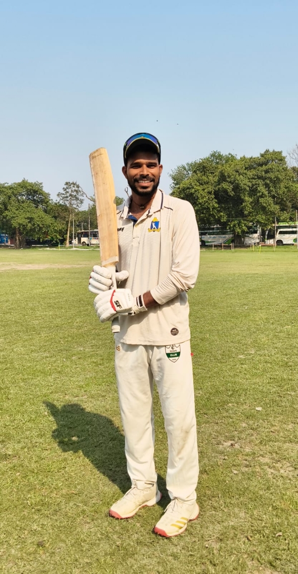 রাহুল প্রসাদ দ্বিশতরানের ইনিংস গড়ে রেকর্ড