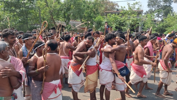 দুর্গেশনন্দিনী খ্যাত মন্দিরের সামনে মিলন উৎসব দুর্গেশনন্দিনী খ্যাত মন্দিরের সামনে মিলন উৎসব