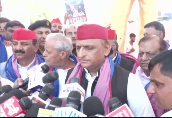 আখিলেশ যাদব আখিলেশ যাদব