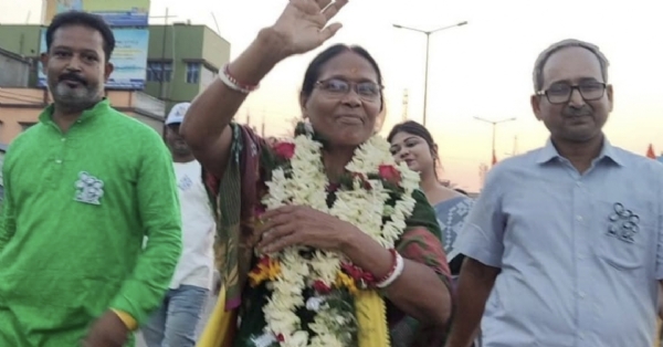 ভোট প্রচারে আরামবাগের তৃণমূল প্রার্থী মিতা বাগ ভোট প্রচারে আরামবাগের তৃণমূল প্রার্থী মিতা বাগ