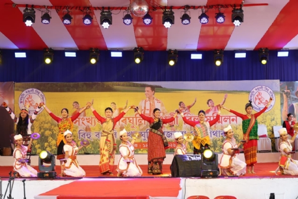 বিহু শিল্পীদের প্রদর্শন বিহু শিল্পীদের প্রদর্শন