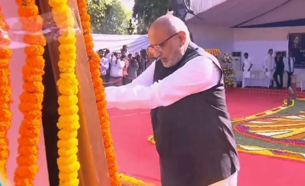 আম্বেদকর জয়ন্তীতে শ্রদ্ধার্ঘ্য উপরাষ্ট্রপতি ও প্রধানমন্ত্রী-সহ বিশিষ্টদের আম্বেদকর জয়ন্তীতে শ্রদ্ধার্ঘ্য উপরাষ্ট্রপতি ও প্রধানমন্ত্রী-সহ বিশিষ্টদের